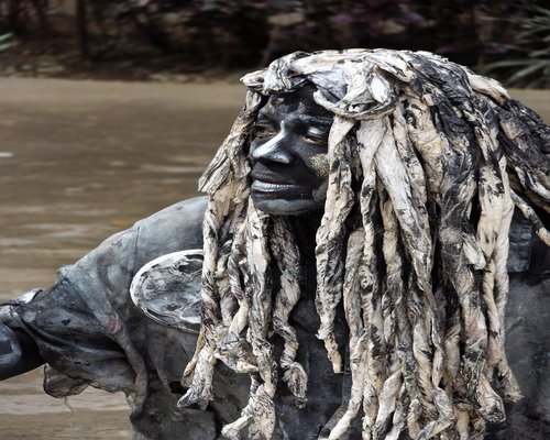 Varga Dóra, alapító